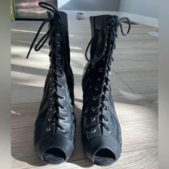 Bouge Moi Queen Dance Shoes - Picture 1 of 4